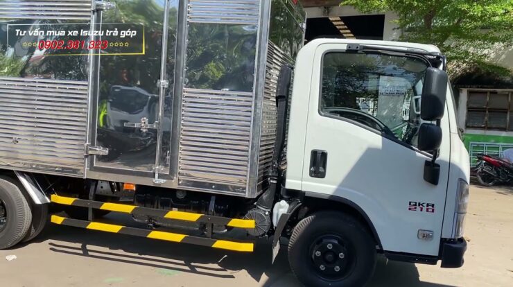 Xe Tải Isuzu QKR210 2022 Cabin Vuông NMR Thùng Kín Mẫu Mới Nhất Hiện Nay, Xịn Hơn – 0902.381.323 Hóa