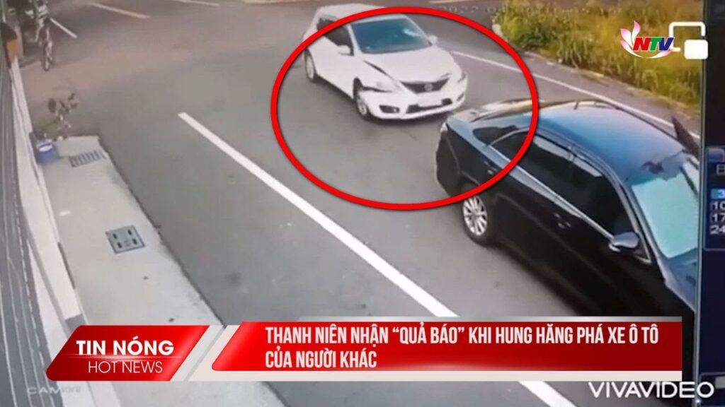 Thanh niên nhận "quả báo" khi hung hăng phá xe ô tô của người khác